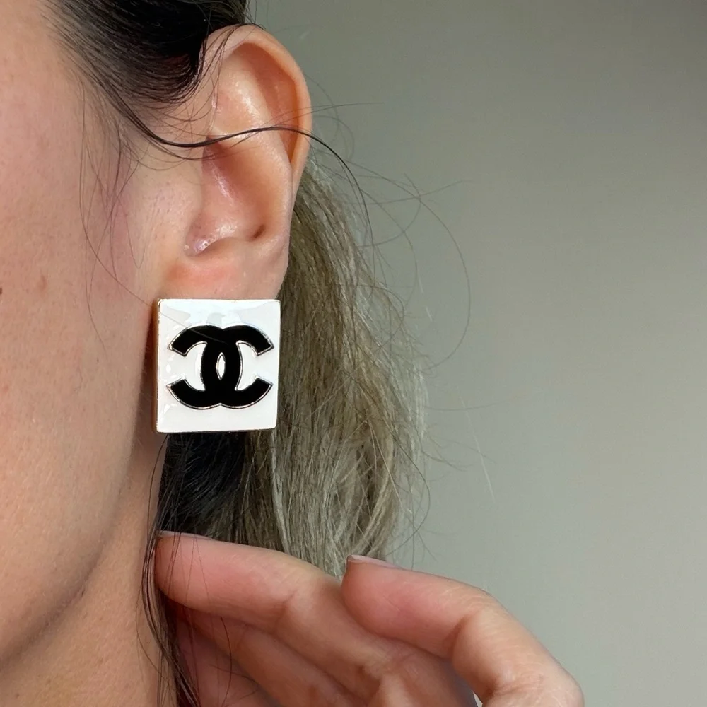 🤍Chanel Vintage CC Square Stud Earrings 🖤 - Picture 9 of 12